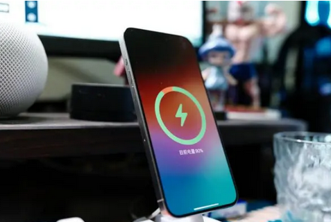 丰都苹果15换屏服务分享用什么充电器给iPhone15充电更好 